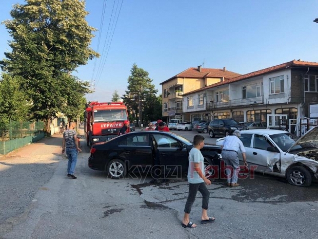 Otomobil Tali Yoldan Çıkan Araçla Çarpıştı