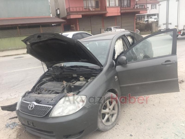 Otomobil Yakıt Tankerine Çarptı