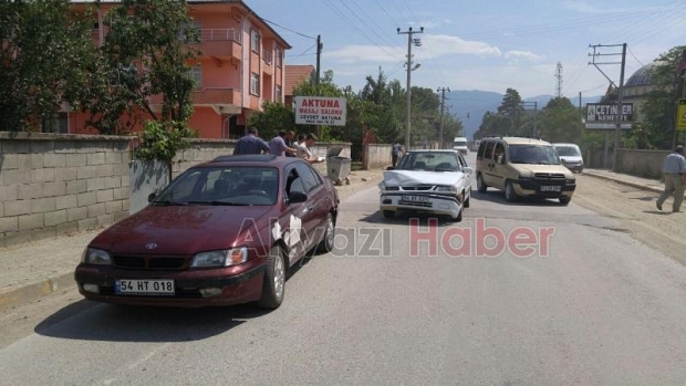 Otomobilin Durduğunu Fark Etmedi Arkadan Çarptı
