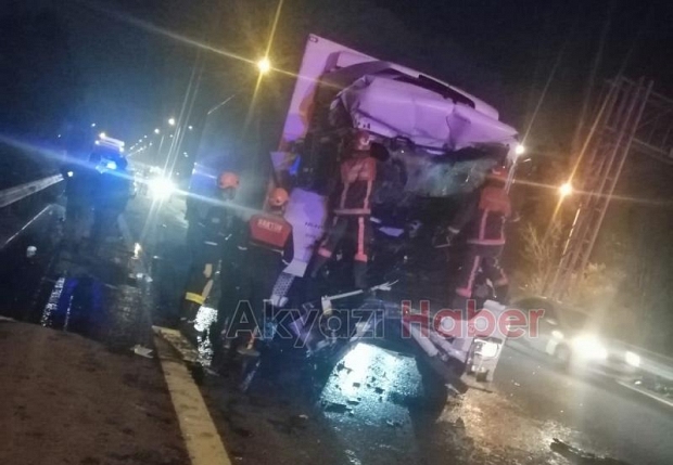Otoyolda feci kaza