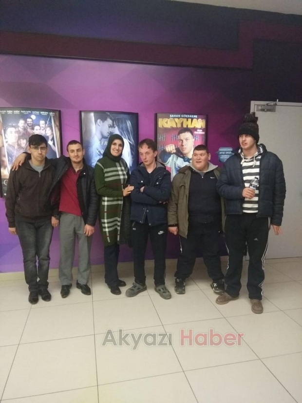 Özel Eğitim Sınıfı Öğrencilerinden Sinema Keyfi
