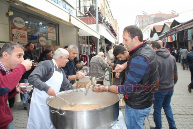  Öztürk Marketten Aşure İkramı