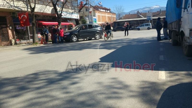 Panikleyen Sürücü Ağaca Çarptı VİDEO