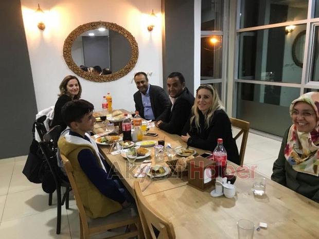 Paris İlk ve Ortaokul Öğretmenleri Yemekte Buluştu