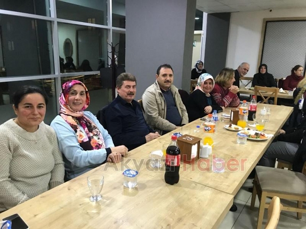 Paris İlk ve Ortaokul Öğretmenleri Yemekte Buluştu