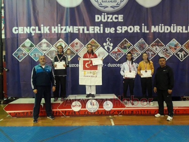 PARIS ORTAOKULU KARATE TAKIMI FİNALE KALDI
