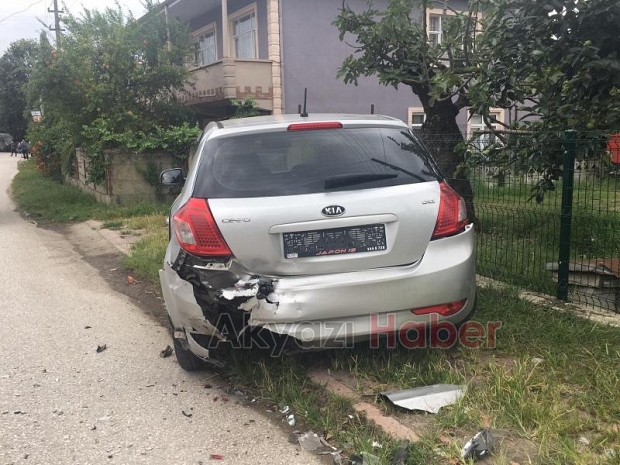 Park Halinde Bulunan Araca Çarptı