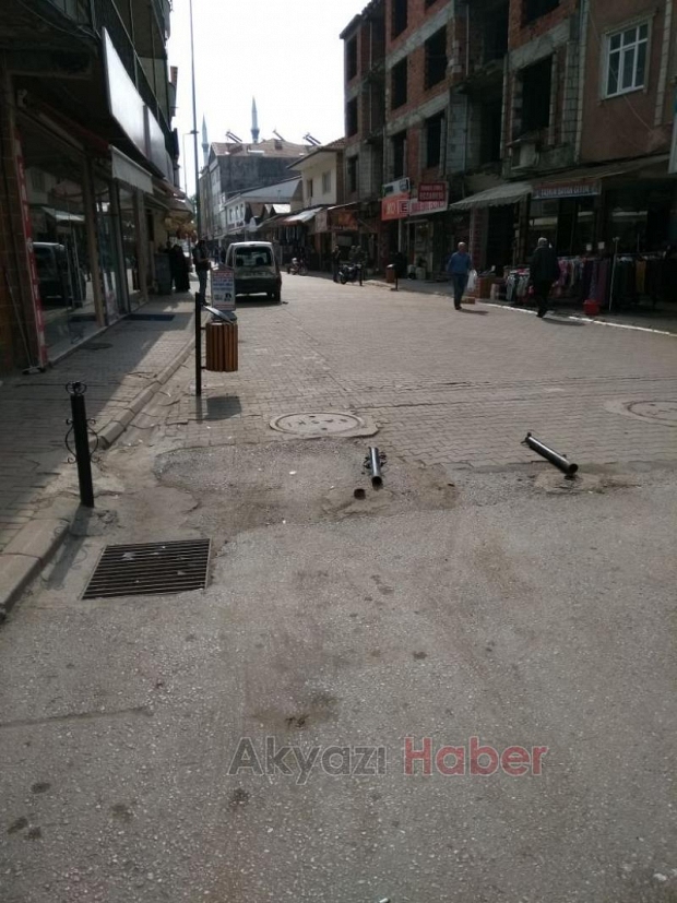 Park Halindeki Araca Çarpıp Kaçtı 