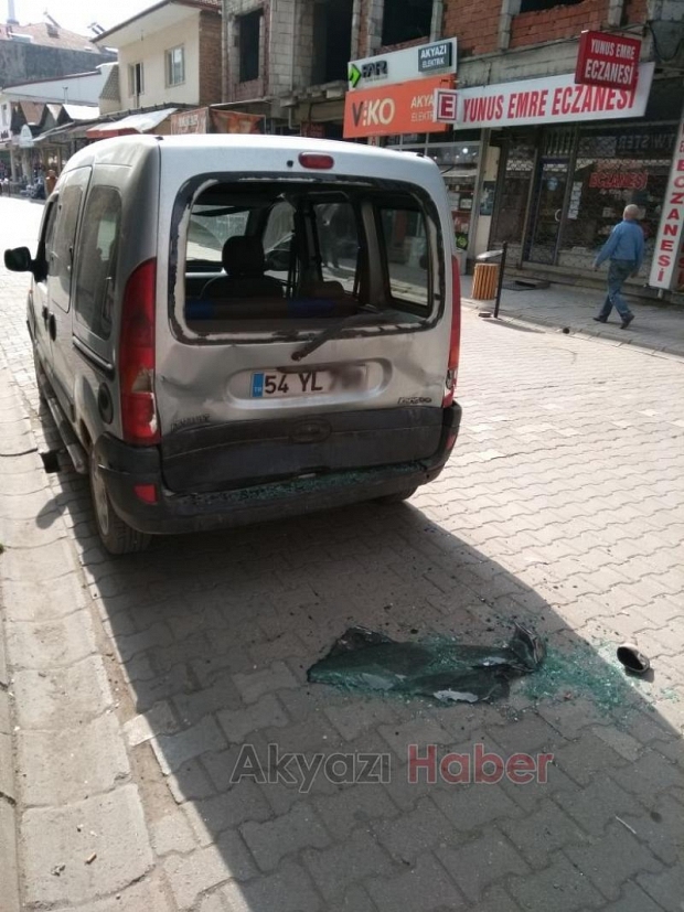 Park Halindeki Araca Çarpıp Kaçtı 