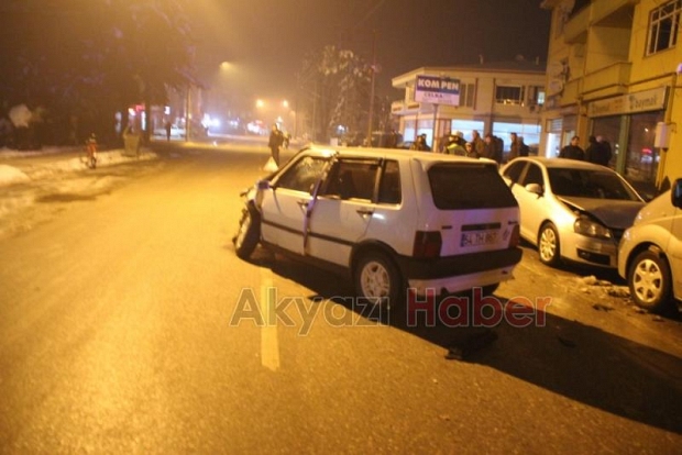 Park Halindeki Otomobile Çarptı