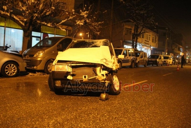 Park Halindeki Otomobile Çarptı