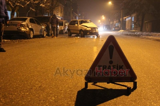 Park Halindeki Otomobile Çarptı