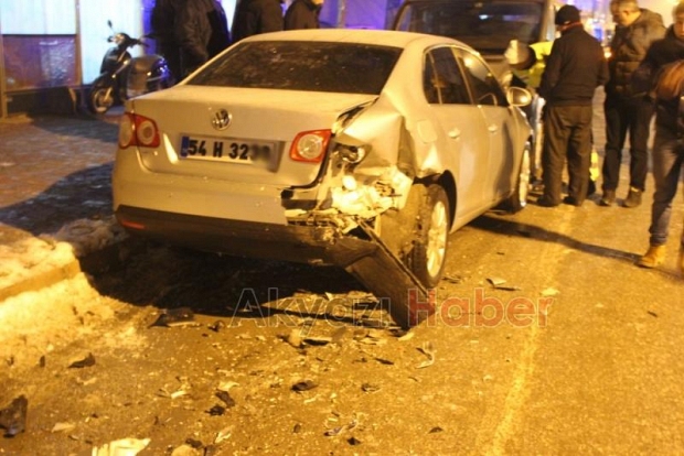 Park Halindeki Otomobile Çarptı