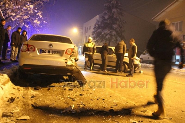Park Halindeki Otomobile Çarptı