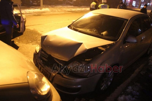 Park Halindeki Otomobile Çarptı