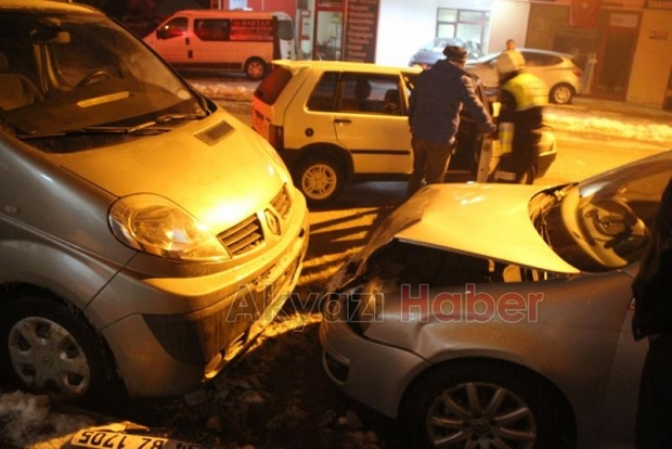 Park Halindeki Otomobile Çarptı