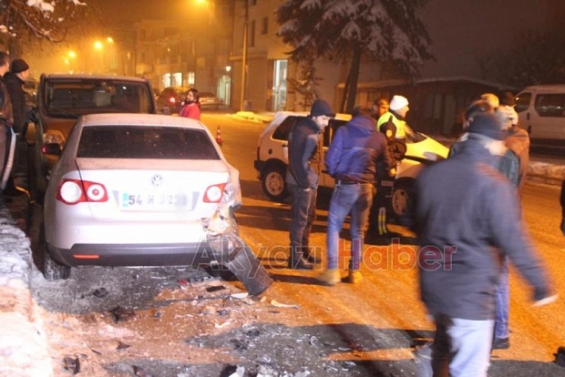 Park Halindeki Otomobile Çarptı
