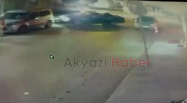 Park Halindeki Otomobile Çarptı