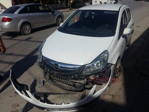 Park Halindeki Otomobile Çarptı