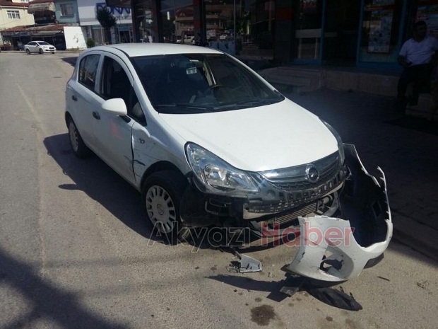Park Halindeki Otomobile Çarptı