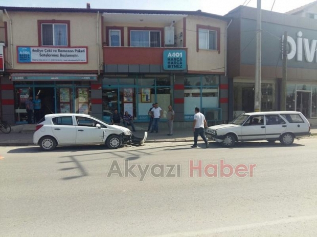 Park Halindeki Otomobile Çarptı