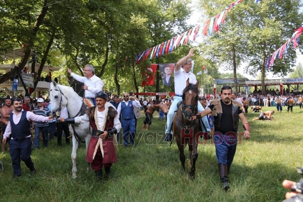 PAZAR GÜNÜ AKBALIK GÜREŞ MEYDANINDA BULUŞUYORUZ
