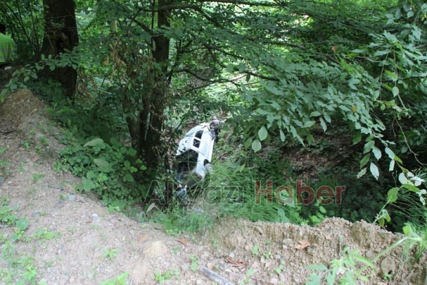Pick Up Şarampole Uçtu 1 Yaralı