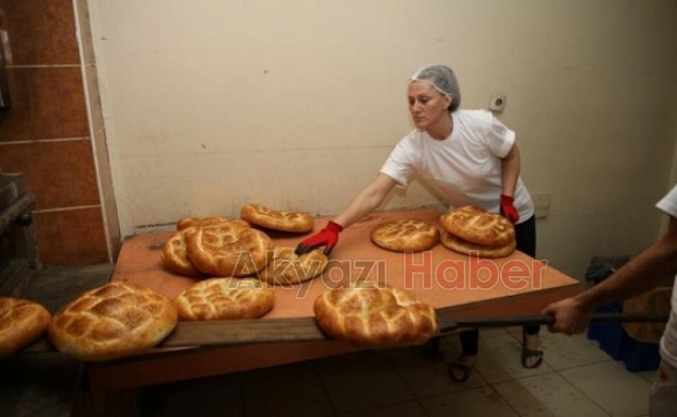 Ramazan pidesine kadın eli değdi