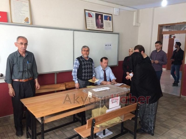 Referandum Oy Kullanma İşlemleri Başladı