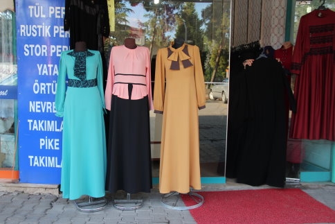 Feracenin Öncüsü Moda BEYZENUR tesettür giyim Akyazı'da