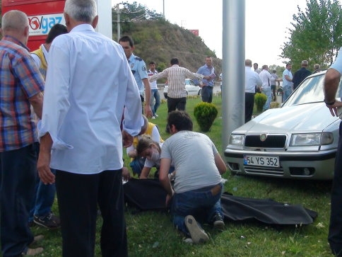 Kamyonetin iki kız kardeşe çarpıp öldürmesi kameralara böyle yansıdı