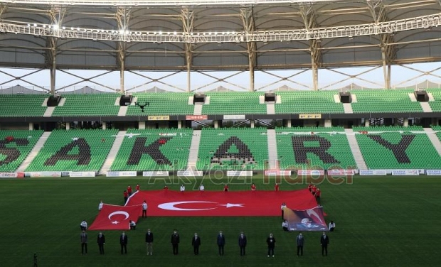 Sakarya Atatürk Stadyumunda İstiklal Marşı yankılandı