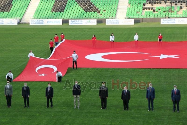 Sakarya Atatürk Stadyumunda İstiklal Marşı yankılandı