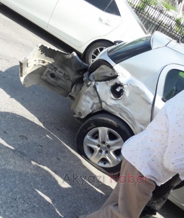 Sapmak isteyen otomobile kamyon çarptı