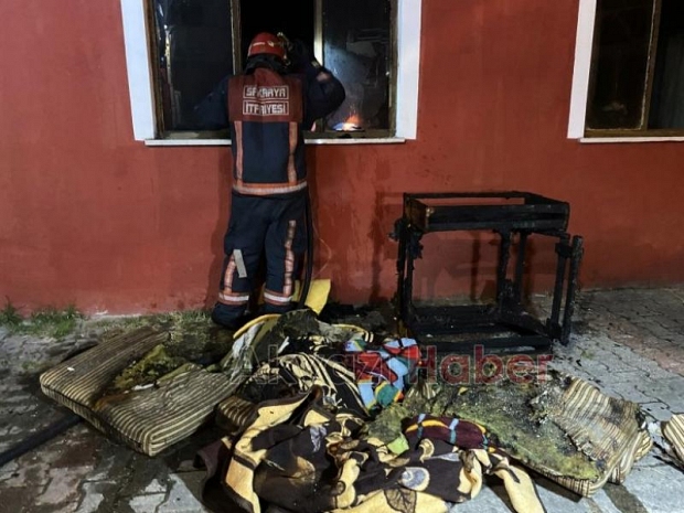 Şeker Mahallede yangın evsiz kaldılar