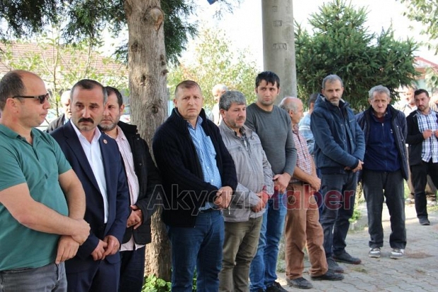 Seyfi Saka Defnedildi