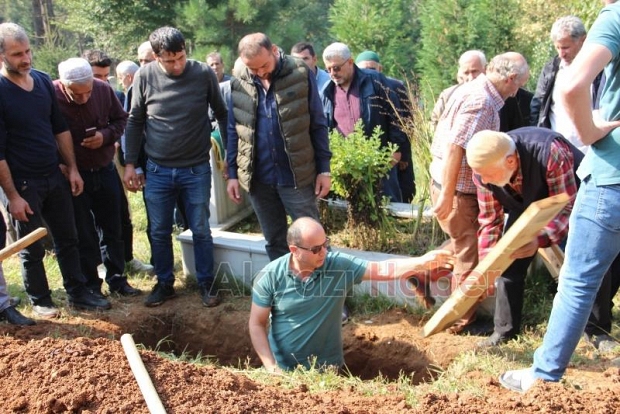 Seyfi Saka Defnedildi