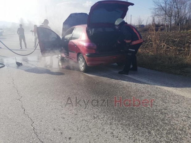 Seyir Halindeki Otomobil Alev Aldı