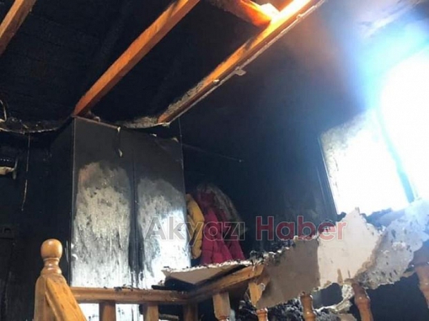 Bacadan çıkan yangın çatı katını kül etti