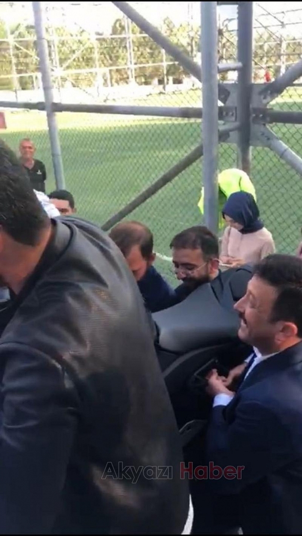 Sofuoğlu'nun motosikletini 10 kişi zor taşıdı