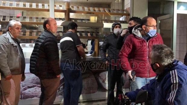 Sokağa çıkma yasaklandı vatandaş fırın ve bakkala koştu