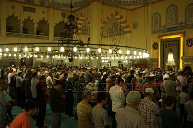 Son teravih namazı kılındı