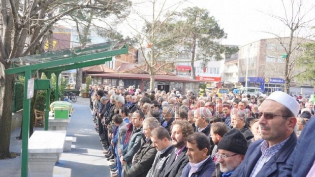 Şükran Meydan Dualarla Defnedildi