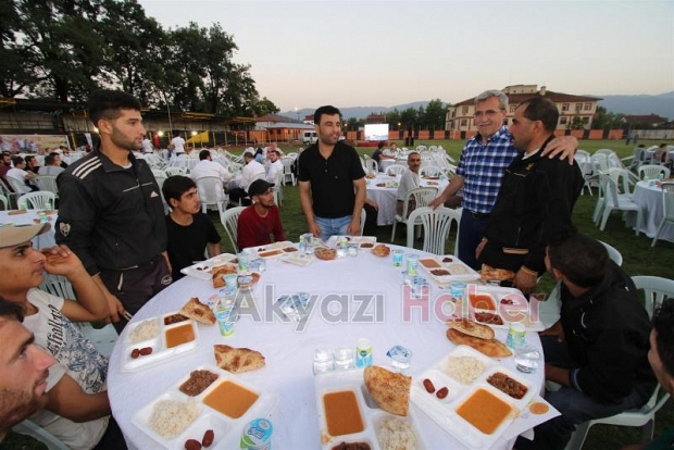 SURİYELİ KARDEŞLERİMİZE İFTAR PROGRAMI DÜZENLENDİ