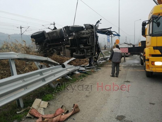 Süt tankeri demir yoluna uçtu 2 ölü