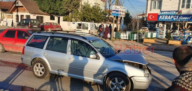 Tali yola sapmak isteyen ticari araca çarptı
