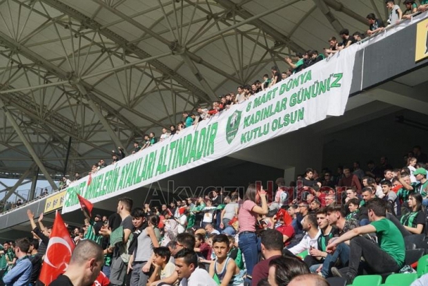 Tatangalar Akyazı Derneği bayan taraftarı unutmadı