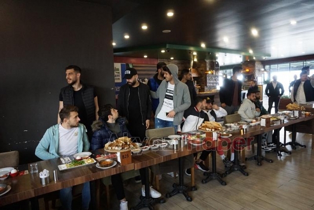 TATANGALAR AKYAZI SAKARYASPORU KAHVALTIDA AĞIRLADI