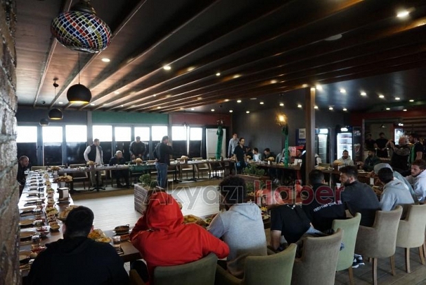TATANGALAR AKYAZI SAKARYASPORU KAHVALTIDA AĞIRLADI