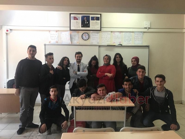 TEK DİŞİ KALMIŞ TEKNOLOJİ TİYATRO OYUNUNA DAVETLİSİNİZ
